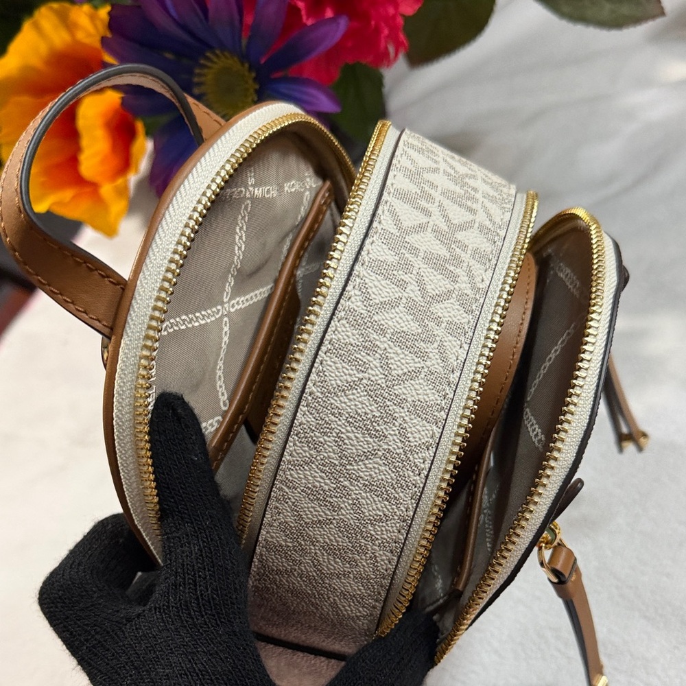 NWOT Michael Kors Mini-backpack Bag in Cream and Brown - Picture 3 of 4